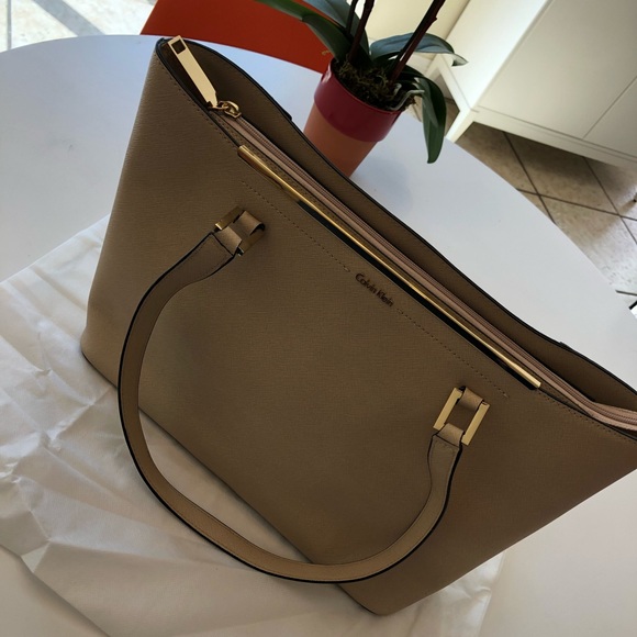 Authentic Calvin Klein shoulder/tote bag - Picture 2 of 8